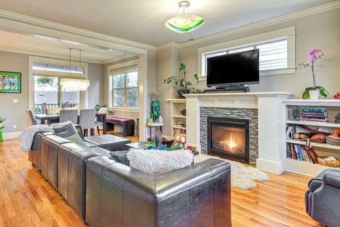 Portland Vacation Rental | 2BR | 1.5BA | 1,400 Sq Ft | Stairs Required
