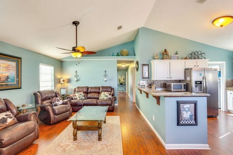 Living Room | Single-Story Home | Central A/C & Heating | Open Floor Plan