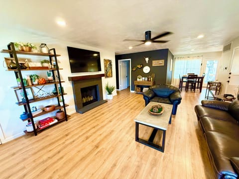 Charming 3-bedroom Georgetown house close to Square. Long term stays welcomed. House in Georgetown