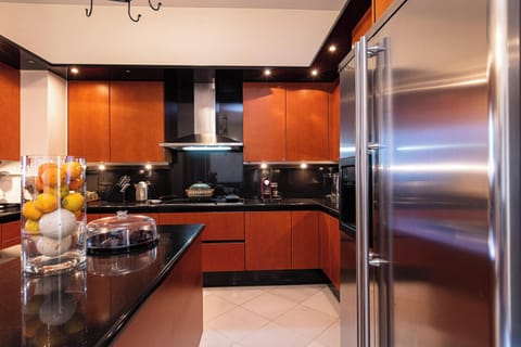 Fully equipped kitchen.