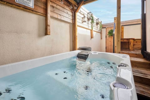 Salt Rock Retreat, Skelton-in-Cleveland - Host & Stay