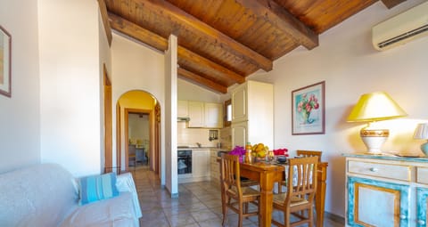 Communal lounge/ TV room,Kitchen or kitchenette,Dining area