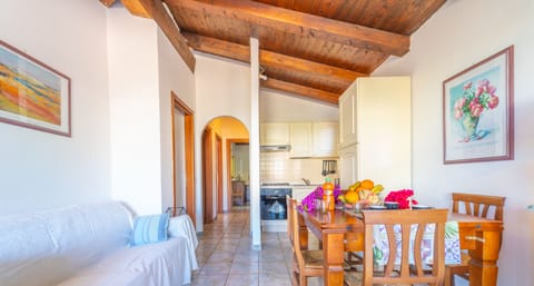 Kitchen or kitchenette,Dining area