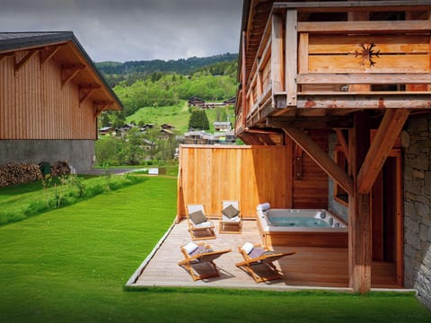 Terrace & jacuzzi