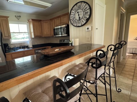 Bar
Four Bar Stools
Lots of comfortable dining