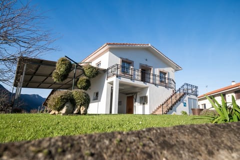 Property building,Garden,Balcony/Terrace,Garden view