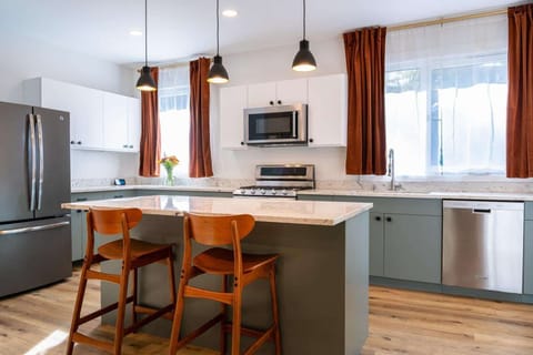 Copy of 095-townhouse-lodge-fall-2023-web-apartment