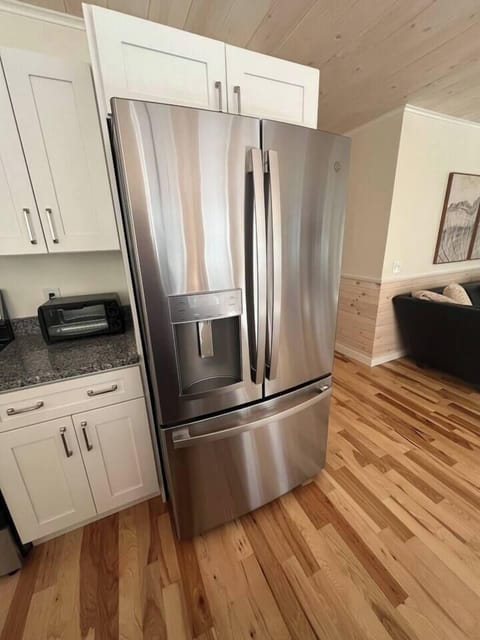 23e3e402-94ab-41ad-84df-c89a6600611a