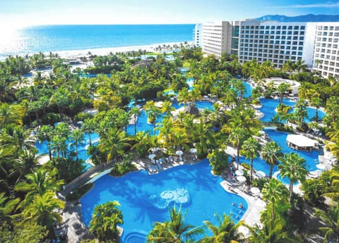 Grand Luxxe Pools