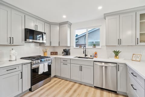 Indoors, Kitchen, Microwave, Oven, Cooktop