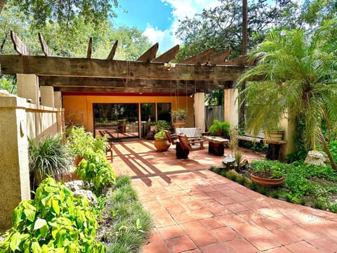 Welcome to the Birdhouse on the Rio!