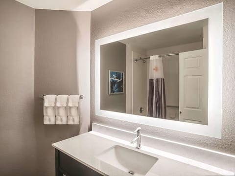 Start the day with a spotless sink and fresh towels.