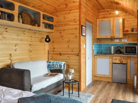 Open plan living space | Hadrian&rsquo;s Wall Shepherd&rsquo;s Hut at Brockalee Farm, Bardon Mill, Near Hexham