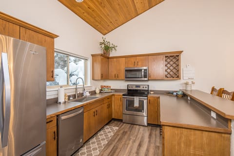 Stainless Steel Appliances | Main Level