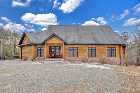 Liberty Pines: Lake Front Home.