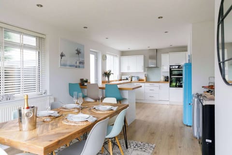 Just a short stroll from Bracklesham Bay Beach, this 4 bedroom home has everything you need for a break by the sea.