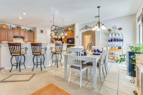 Dining Area | Dishes & Flatware Provided