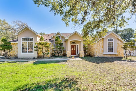 San Antonio Vacation Rental | 4BR | 3BA | 2,700 Sq Ft | Half Step Required