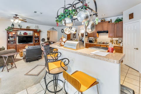 Breakfast Bar Dining