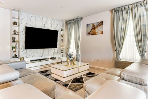 Brownsburg Vacation Rental | 4BR | 3BA | 2,700 Sq Ft | 1 Step to Enter