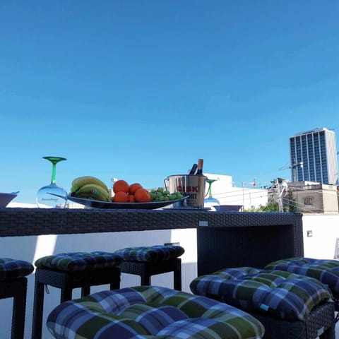 Roof top dining and BBQ lounging area.