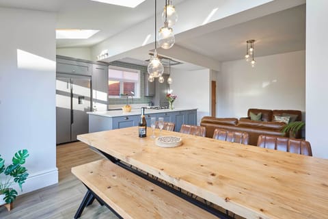 Peasholm Place, Scarborough - Host & Stay