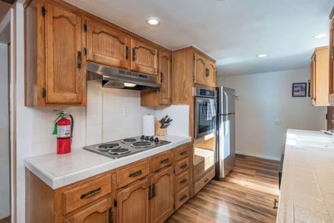 Full kitchen (Unit A)