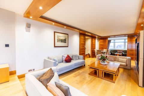 Living Room / Lounge