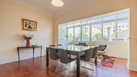 A spacious dining room that will fit all the guests,
#dining #homecook #portugal #pt #lisbon