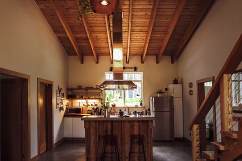 Well equipped full kitchen