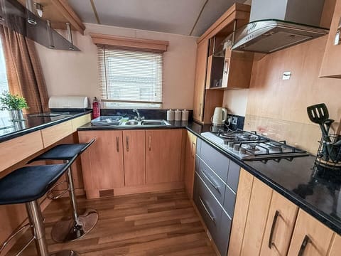 Parkdean Resorts Southview Holiday Park Skegness is the perfect destination for romantic getaways UK, offering cosy caravan holidays Lincolnshire with a kitchen area for a home-away-from-home experience.