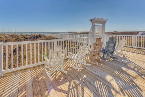 Ocean Isle Beach Vacation Rental | 3BR | 2BA | Stairs Required | 1,064 Sq Ft