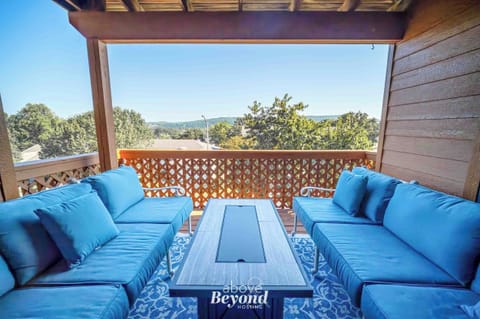Private balcony with cushioned outdoor seating and peaceful Branson views, perfect for morning coffee or evening relaxation