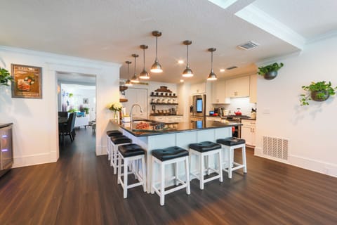 Bright and Spacious Eat in Kitchen