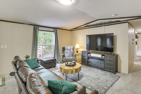 Wright City Vacation Rental | 2BR | 1BA | 896 Sq Ft | 5 Steps to Enter