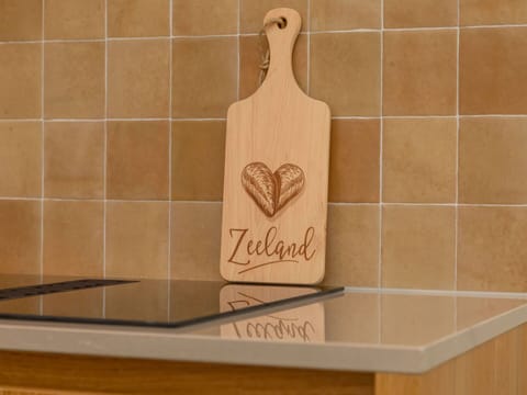 House, Home, Cottage, Estate, Driveway, Balcony, Siding, Villa