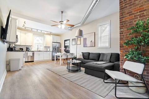 The living room invite you to relax and unwind, with a layout designed to maximize comfort and tranquility.