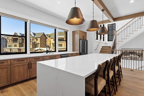 Breakfast bar seating 4 for casual dining.