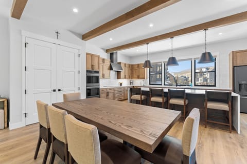 Dining room seating for 8 to 10, plus 4 more at the breakfast bar!