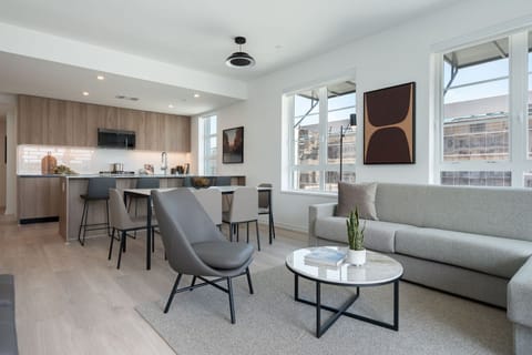 Level Hollywood - Two Bedroom Suite (4)