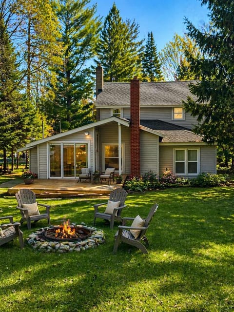 Perfect back yard for smore's roasting or having a glass of wine.