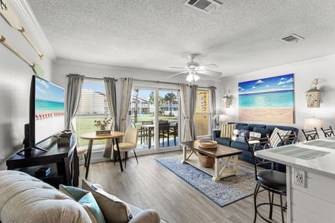 Seacove 7B Living Room
