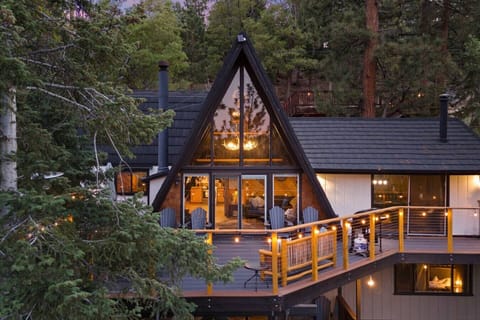 Nestled amidst the majestic mountain beauty of all that is Big Bear Lake, this modified A-Frame cabin captures you at first glimpse.