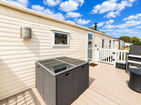 Plan your holidays 2026 at Southview Holiday Park Lincolnshire, just a short drive from Fantasy Island Skegness, offering unforgettable family holiday UK experiences with plenty of activities for everyone.