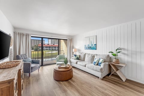 Spacious living room