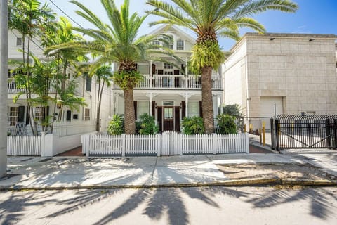 Beautiful Victorian Home in a Great Locale!