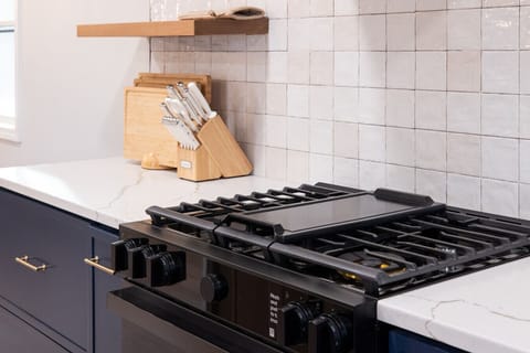 Brand new stove ready to be used for all your cooking needs