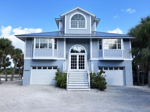4BR Bayfront Home – Dock, Pool & Beach Access (2027)