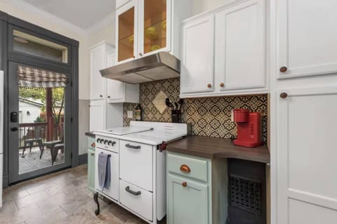 Magic chef stove, let's you cook with style. Gas is the best way to cook. We also have a wall oven.