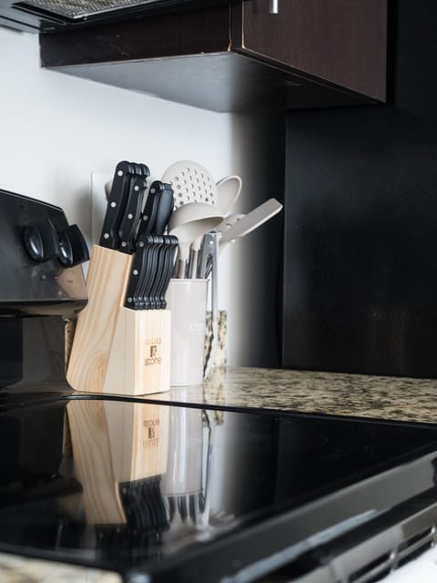 You’ll love the convenience and ease of this modern kitchen, designed with all the essentials for a seamless culinary experience.